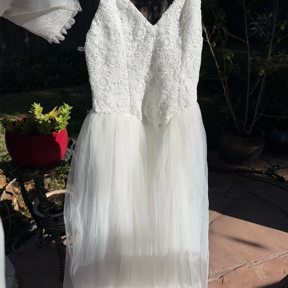 Selfie Leslie White Lace and Tulle Dress - Picture 4 of 11